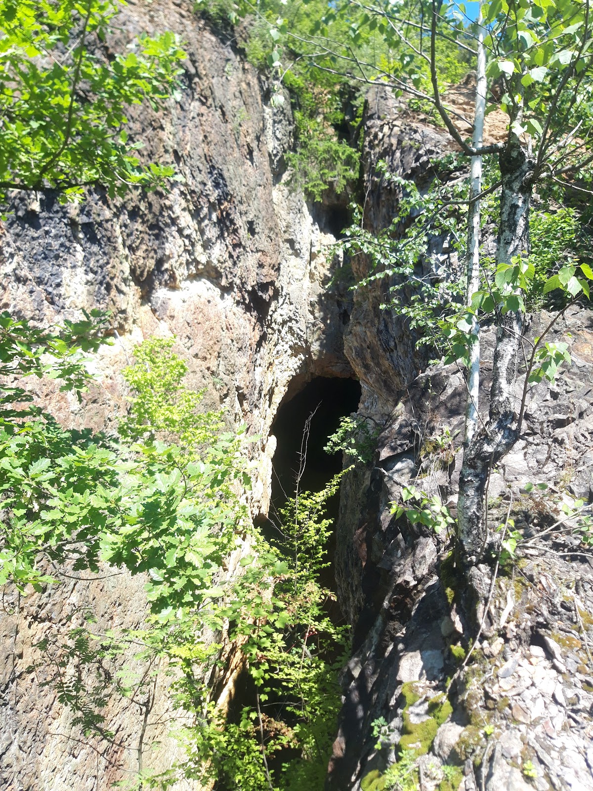 Crăpătura Zorilor - foto 2