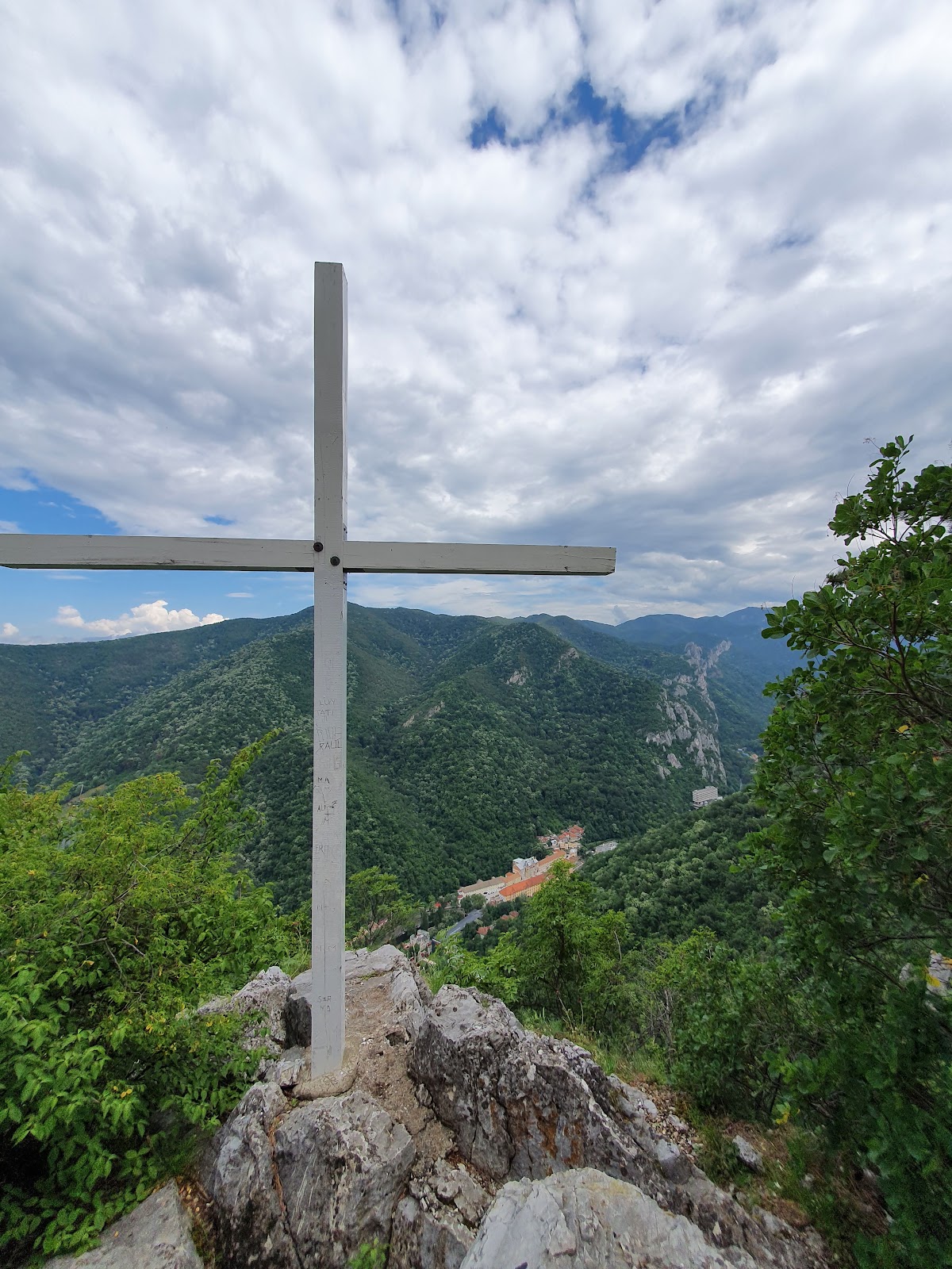 Crucea Albă