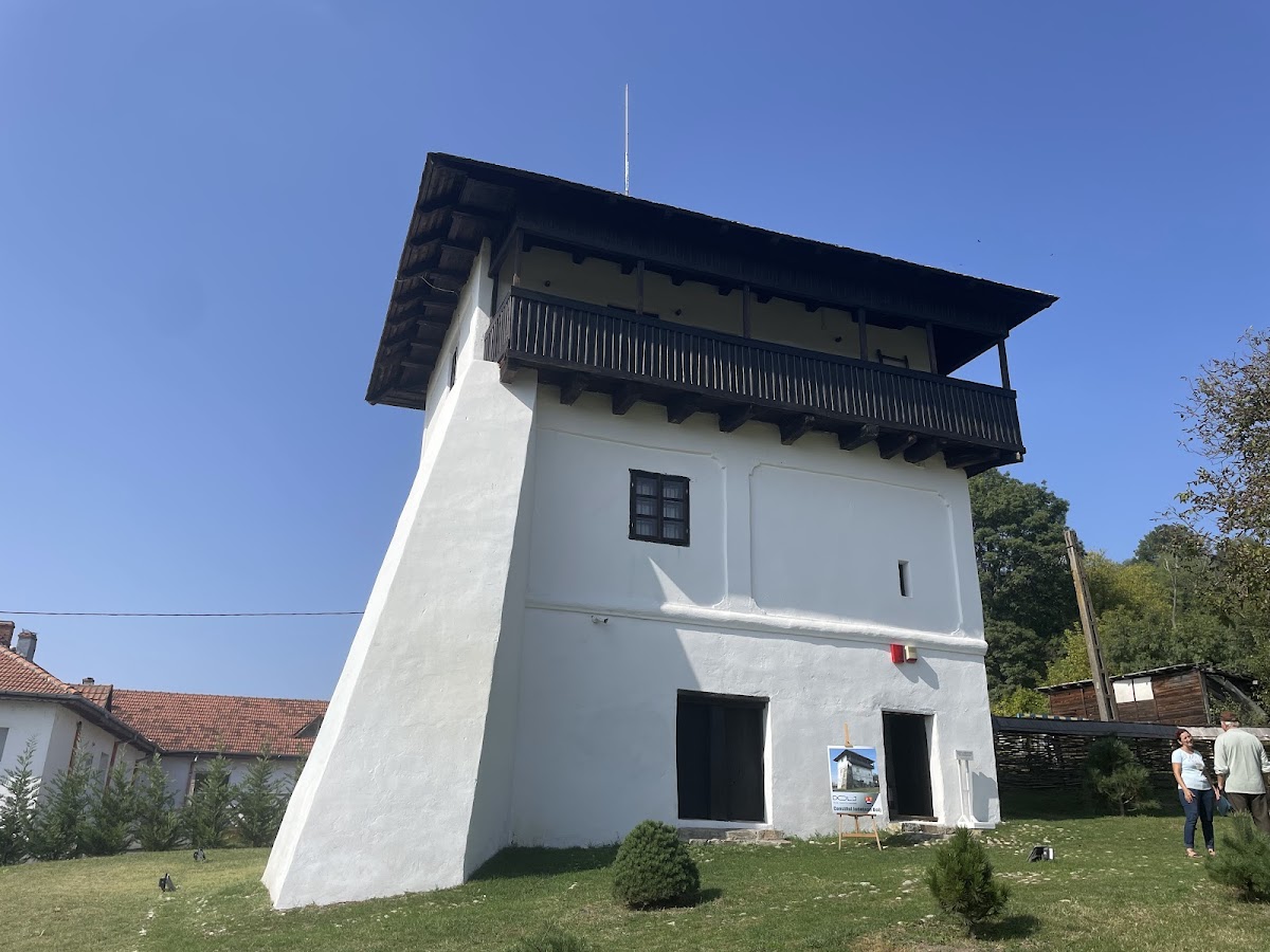 Cula Cernăteștilor - foto 2