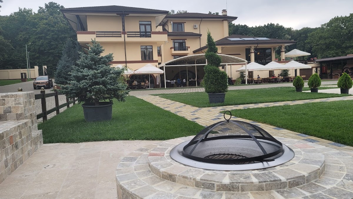 Curtea Domneasca - foto 3