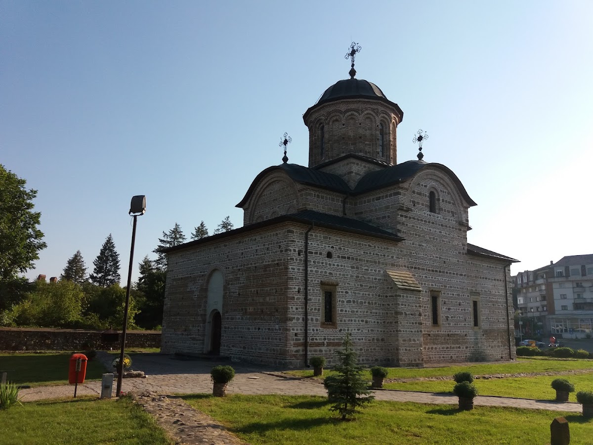 库尔特亚·德·阿尔杰什王宫 - foto 1