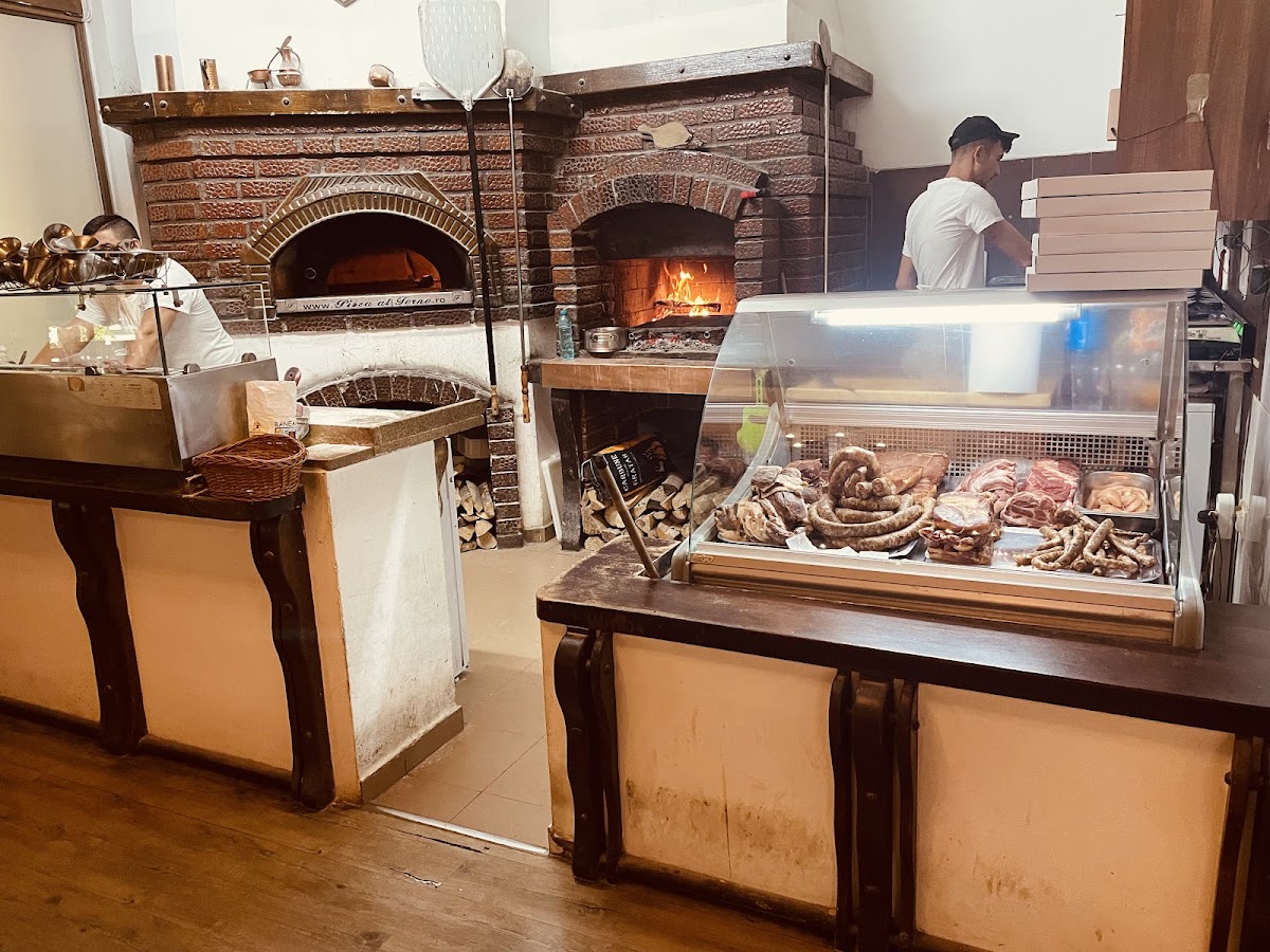 Curtea Veche - foto 1