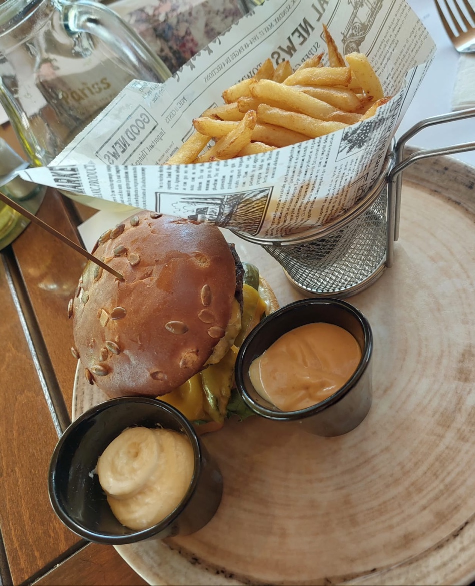 Curtea Veche - foto 4