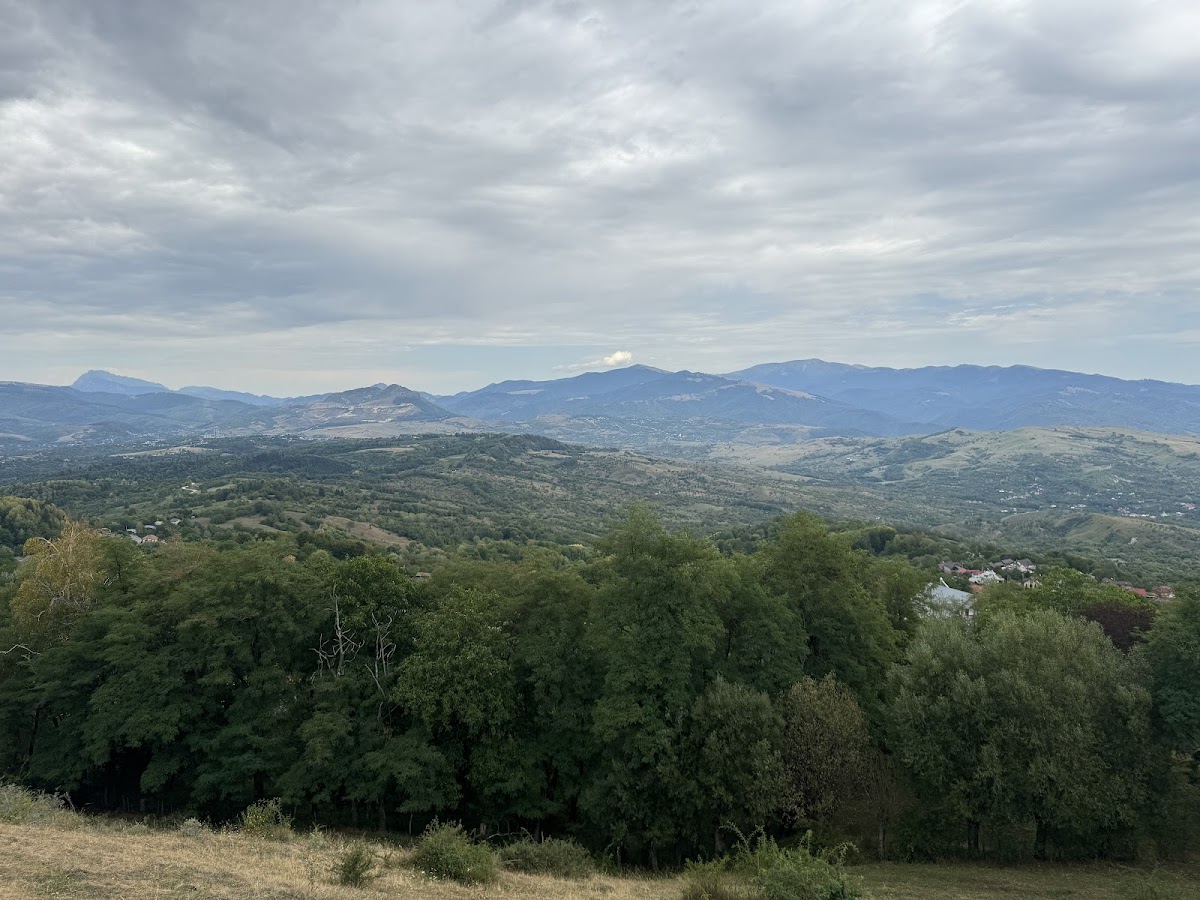 Dealul Mățău, Chilii