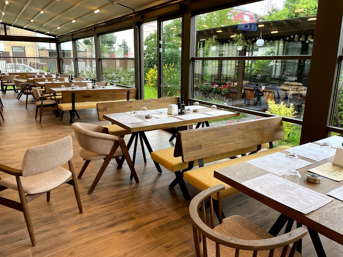 Delta Est Restaurant - foto 1