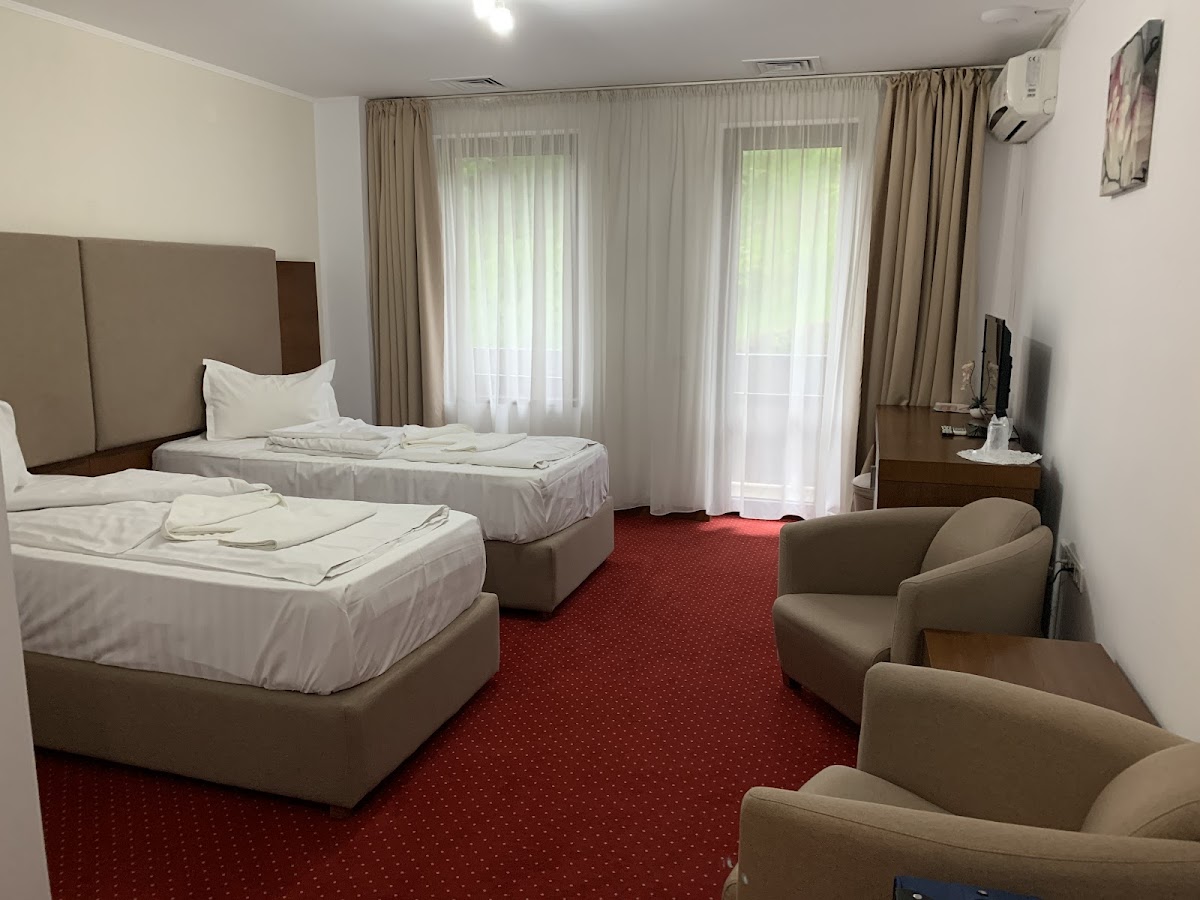 Dennis Hotel - foto 2