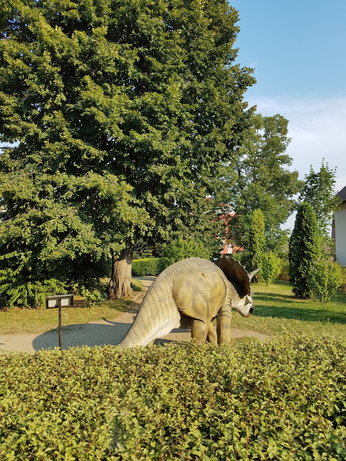 Dinosaurios en el Jardín - foto 2