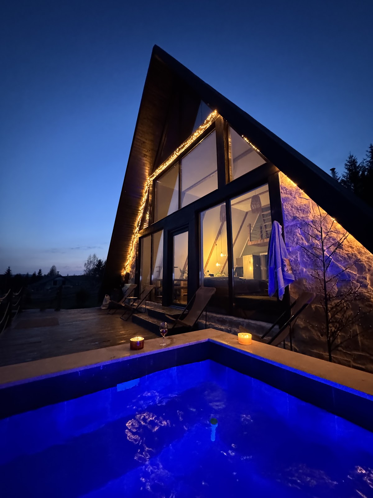 Dom Cabin, Măguri