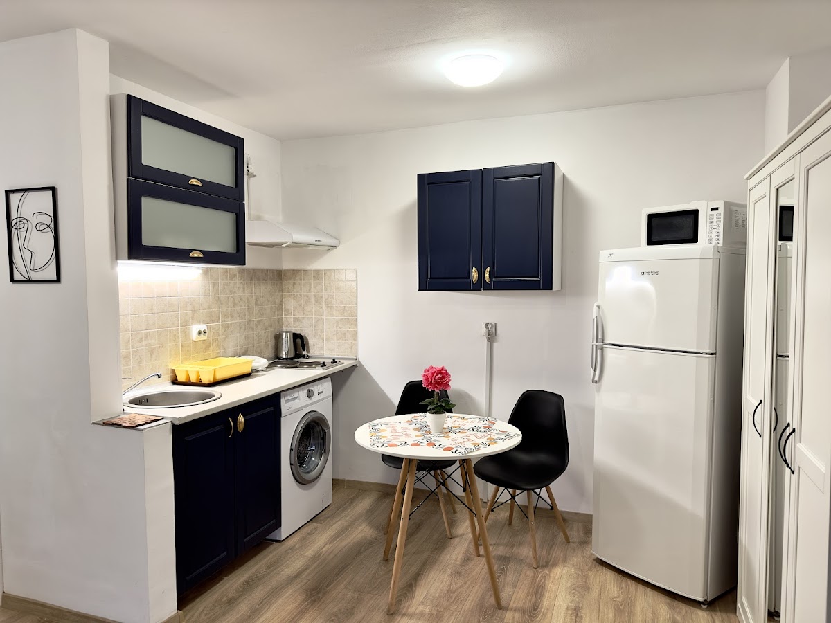Downtown Victoria Studios By CityBookings