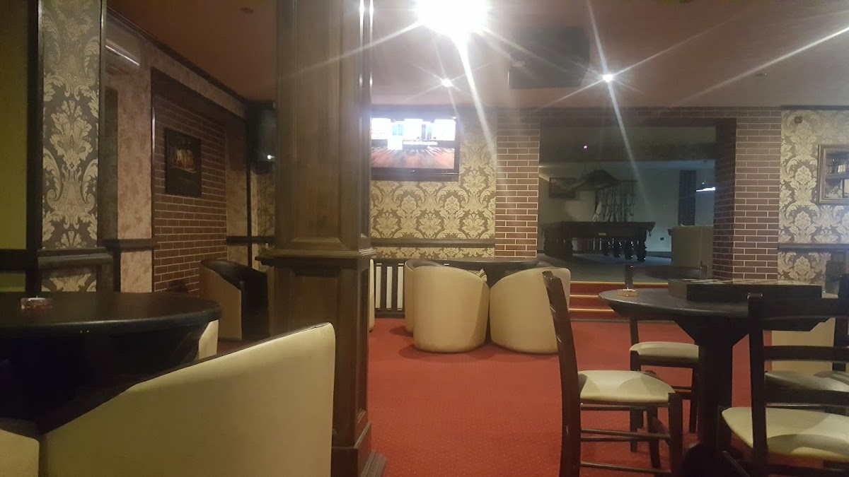 Eight Ball Lounge - foto 4