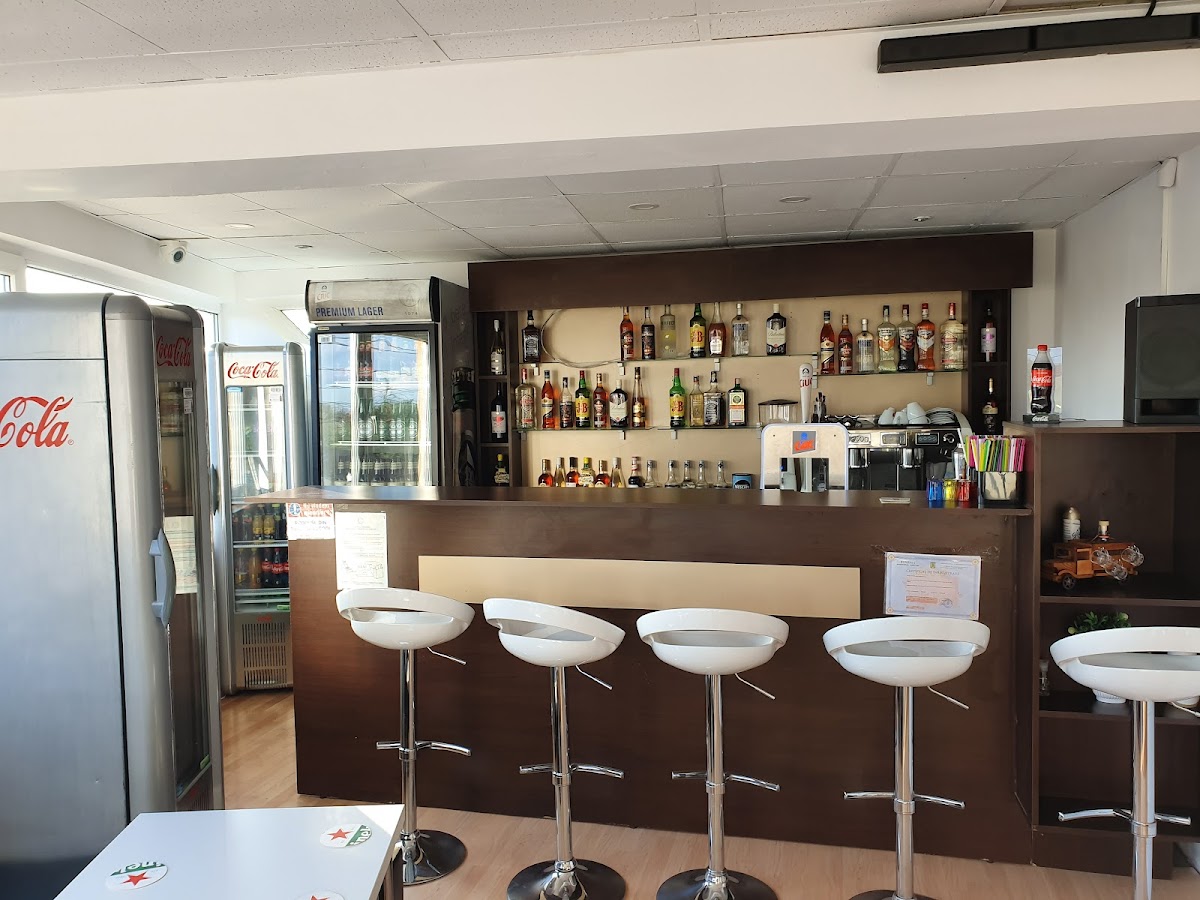 Elegant Caffe & Bar