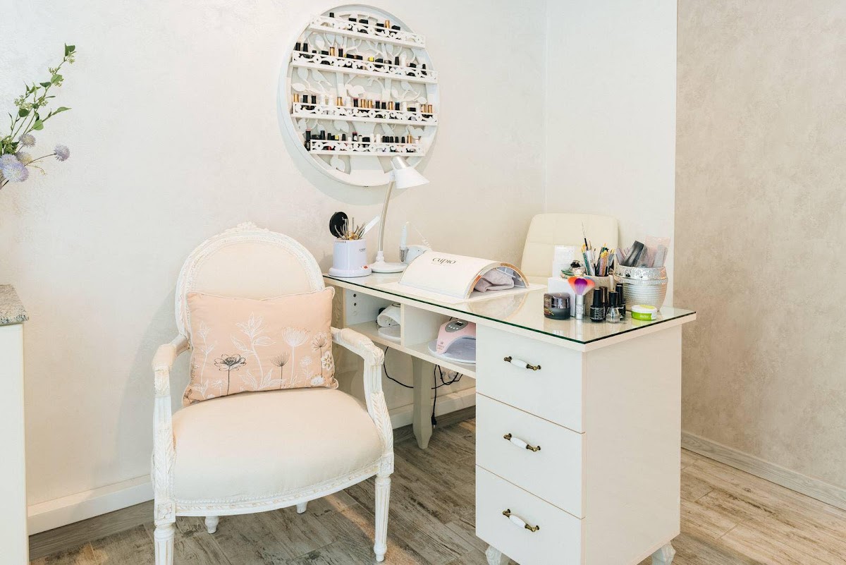Eva's Nails & Beauty Lounge