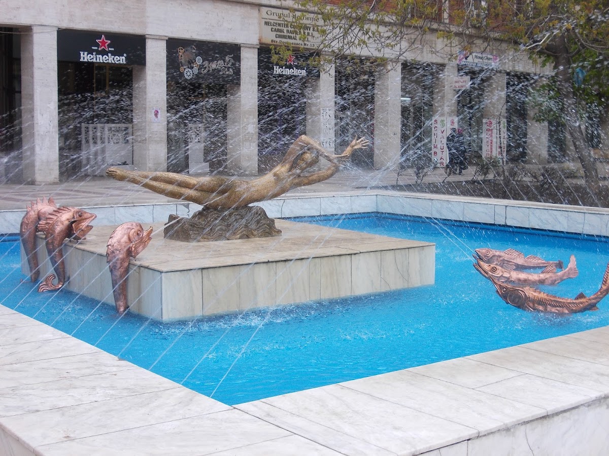 Fântâna "Fata pe Valuri" - foto 2