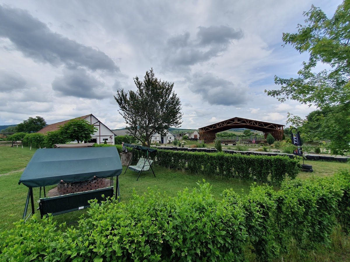 Ferma Scoala Cornatel - foto 1