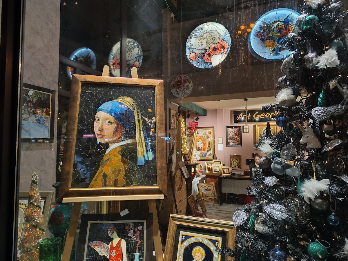 Galeria Art Georgies Iasi - foto 2