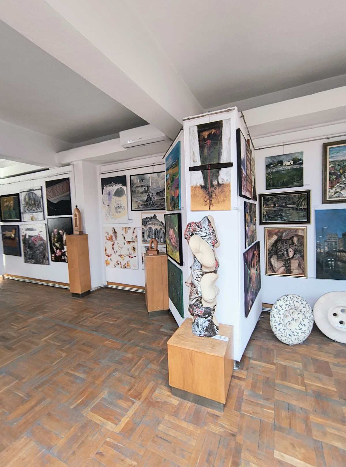 Galeriile de Arta"-Consiliul Judetean Buzau - foto 5