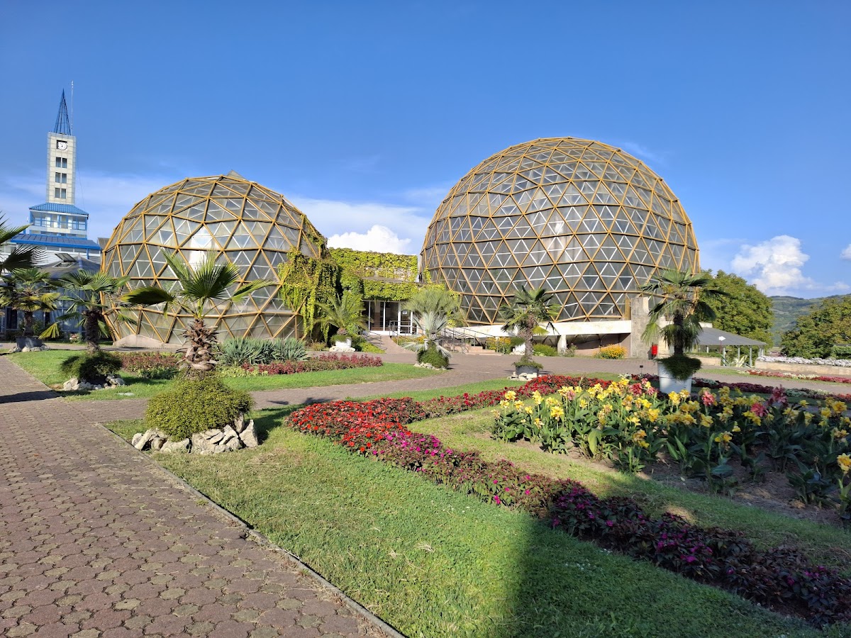 Grădina Botanică „Vasile Fati” din Jibou - foto 1