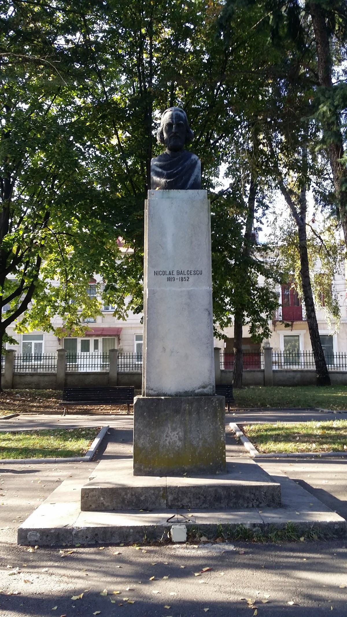 公共花园 "Merci" - foto 4