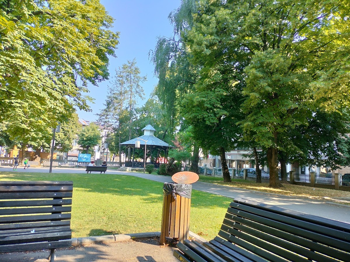 公共花园 "Merci" - foto 5