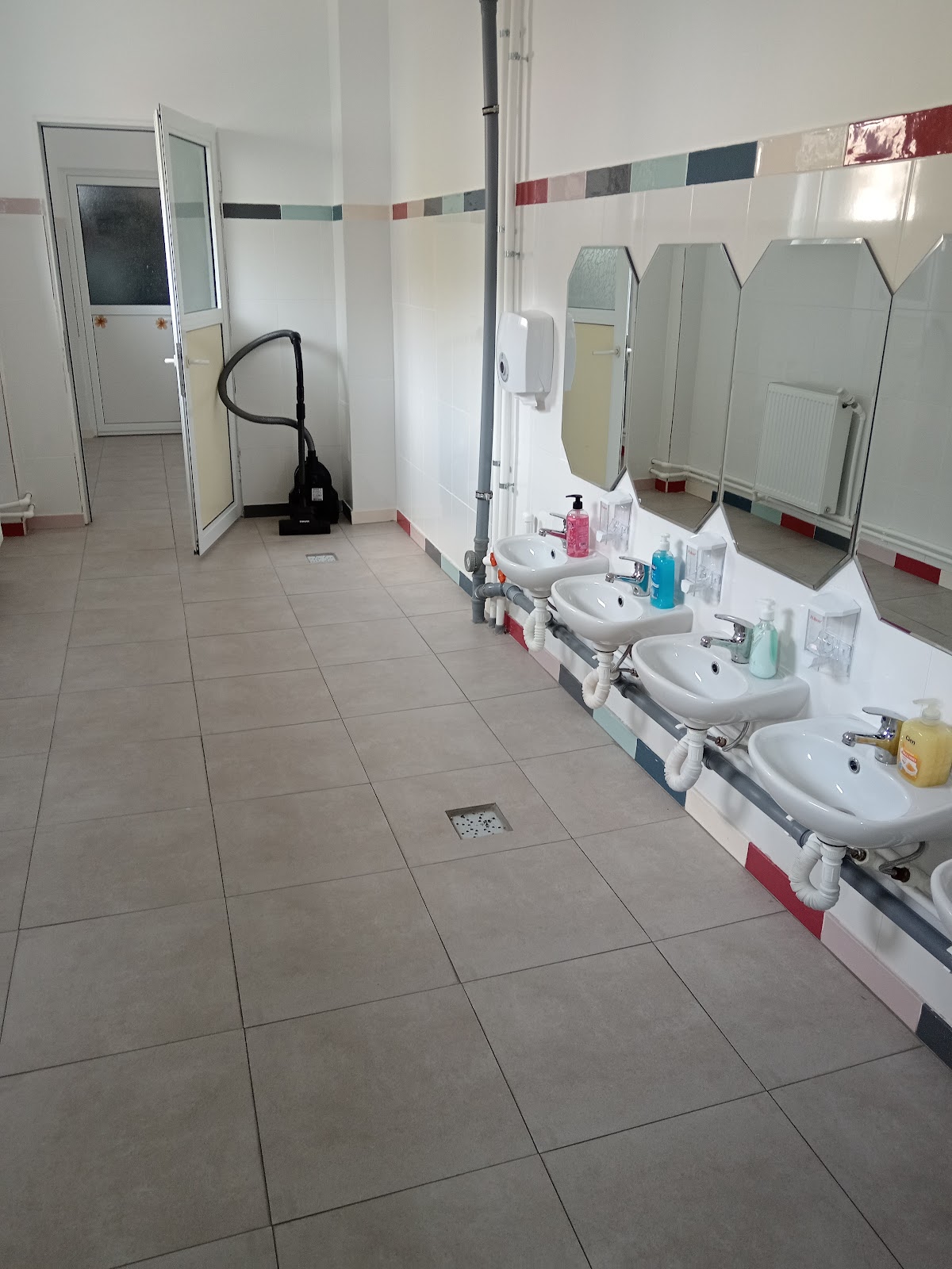 GRĂDINIŢA CU PROGRAM PRELUNGIT NR. 48 - foto 2