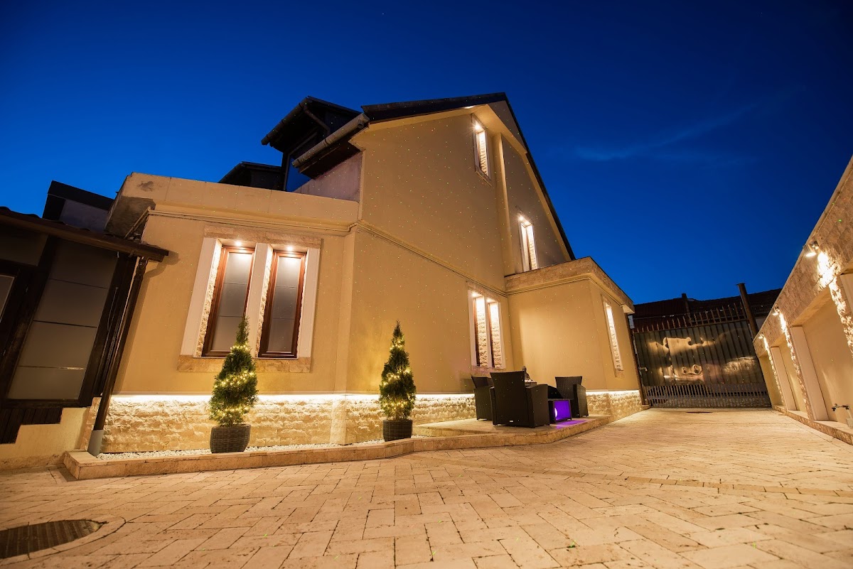 H & V Residence Apartments, Arad