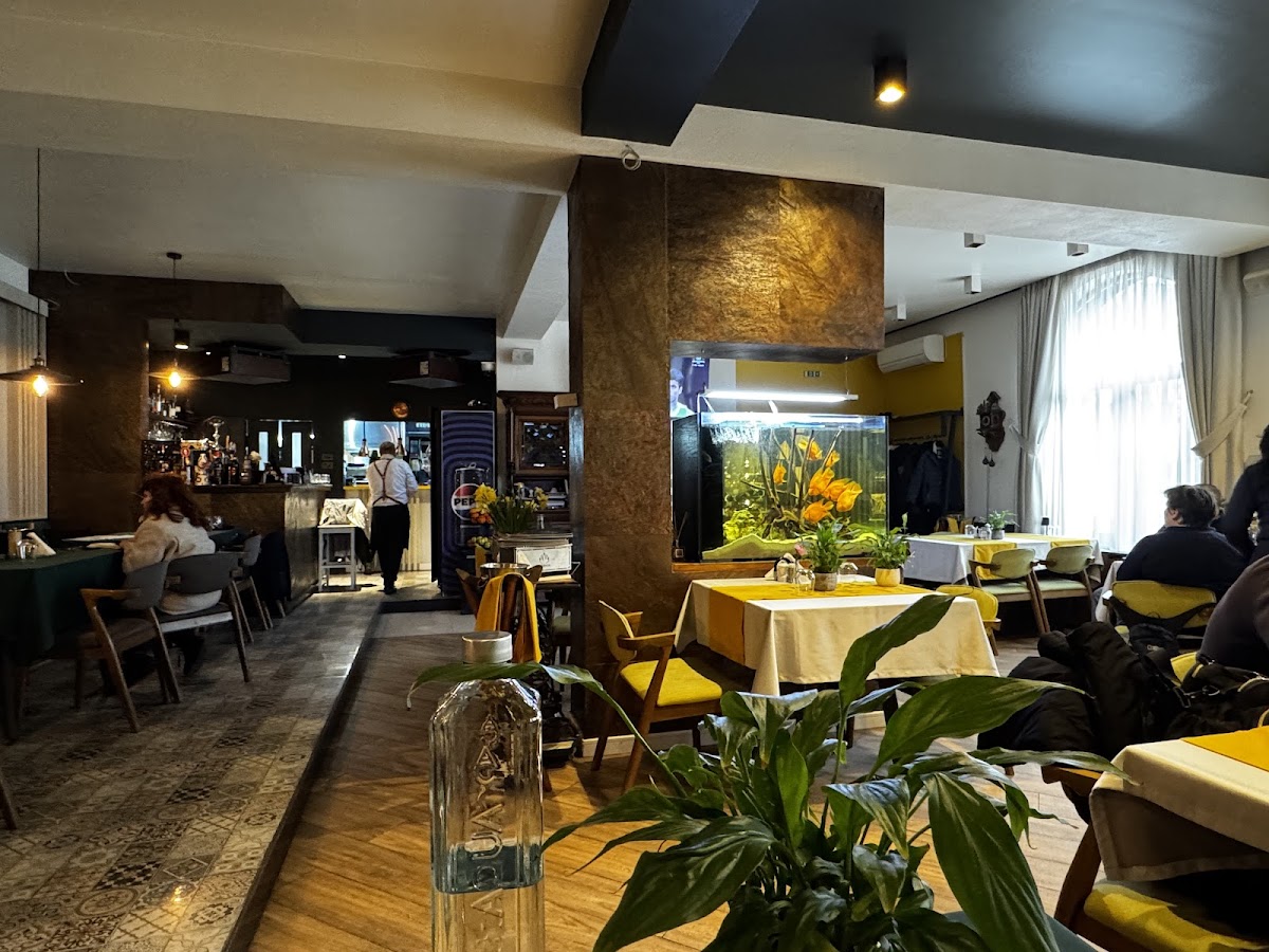 Hambar Bistro - Steak, Salads and Wine Bar - foto 2