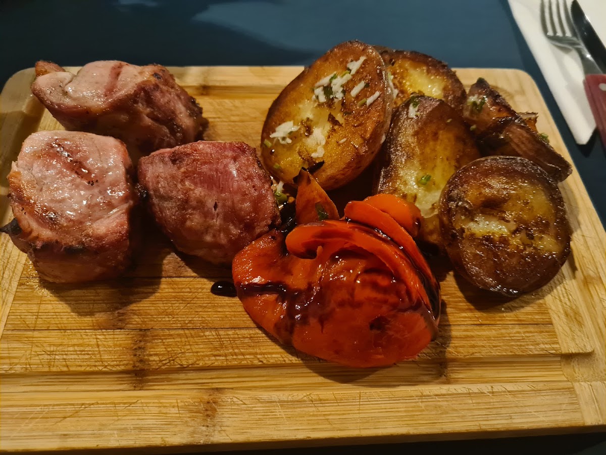 Hambar Bistro - Steak, Salads and Wine Bar - foto 3