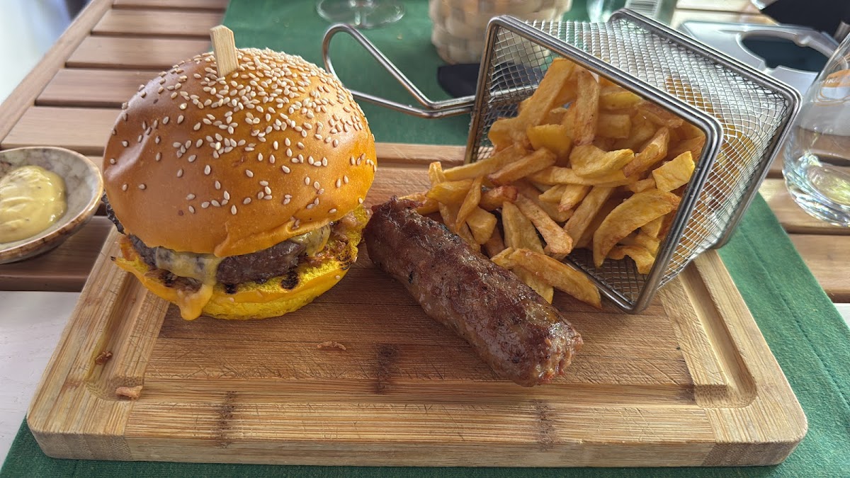 Hambar Bistro - Steak, Salads and Wine Bar - foto 4