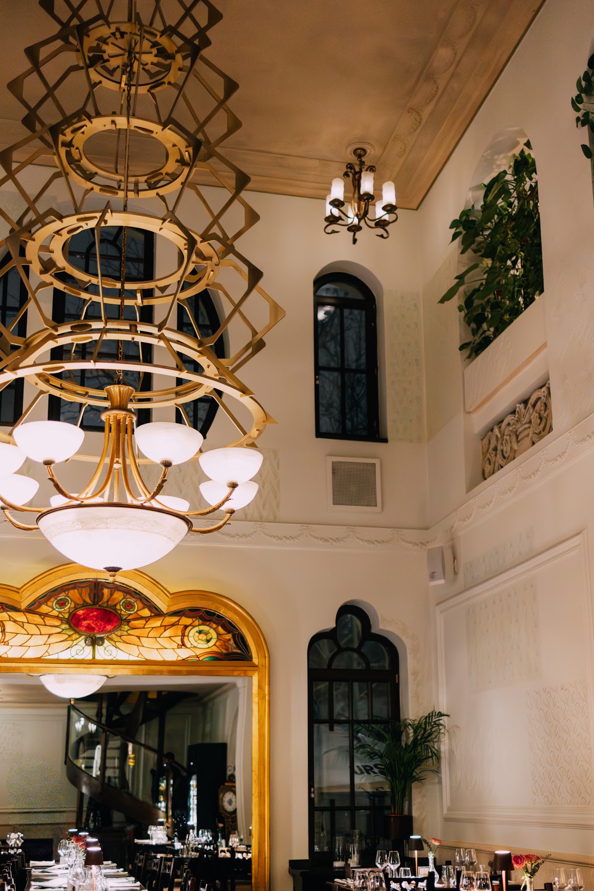 Hanu' Berarilor Casa Elena Lupescu - foto 2