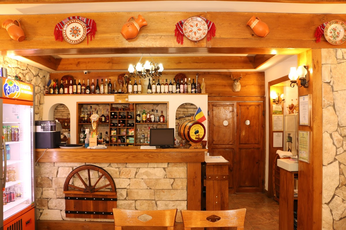 Hanu lui Gică - foto 3