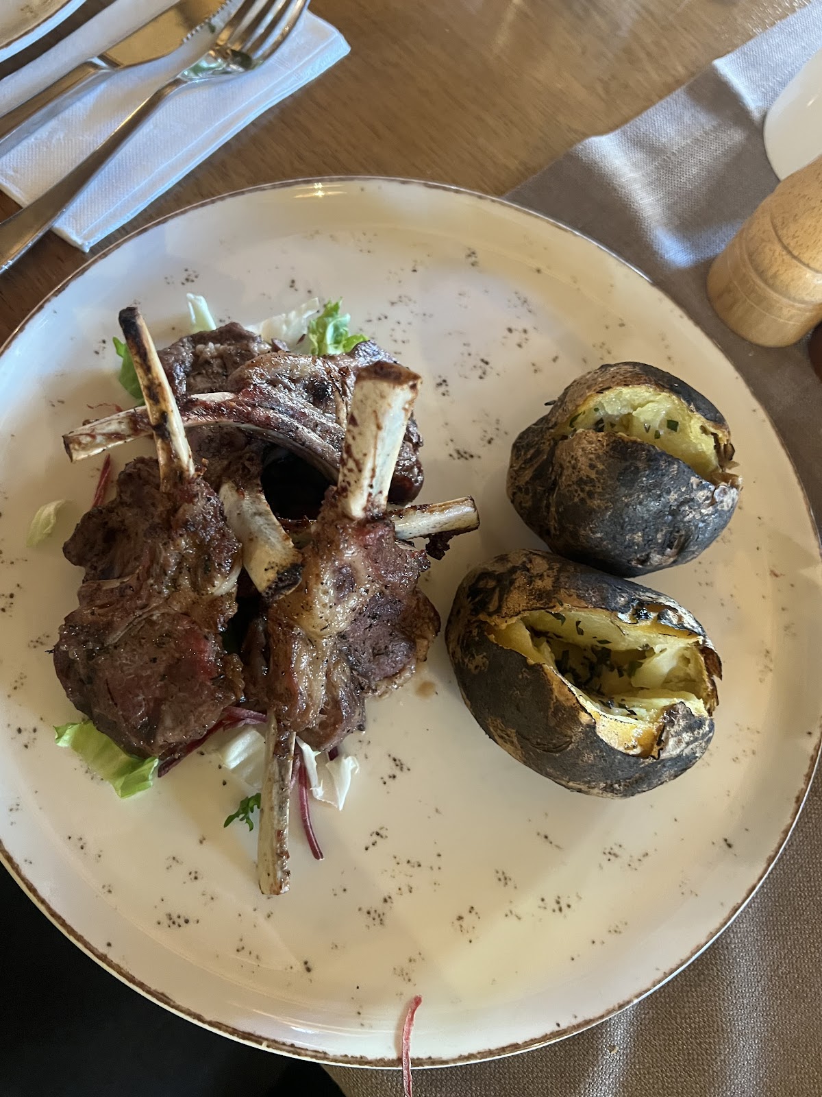 Hanu Vișoianu - foto 3