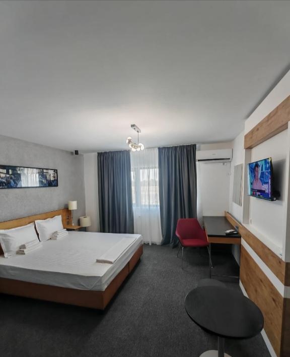 Hanul dintre vii - foto 3