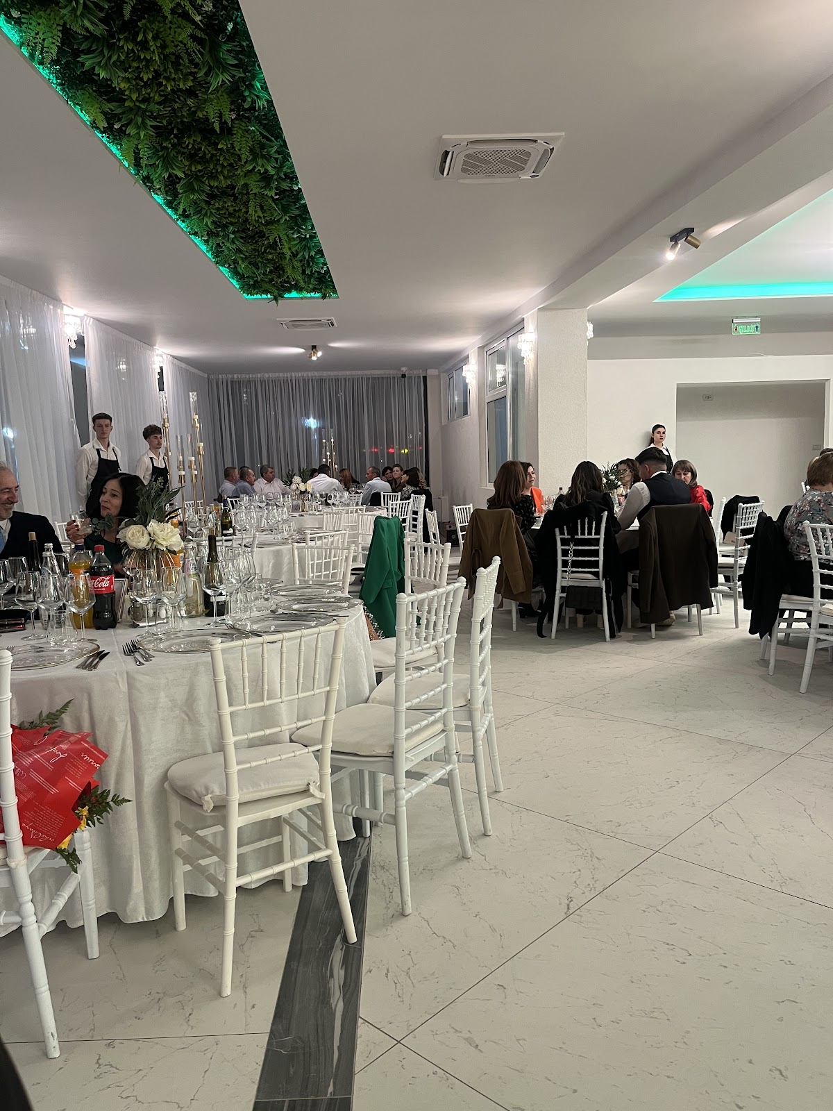 Hanul dintre vii - foto 5