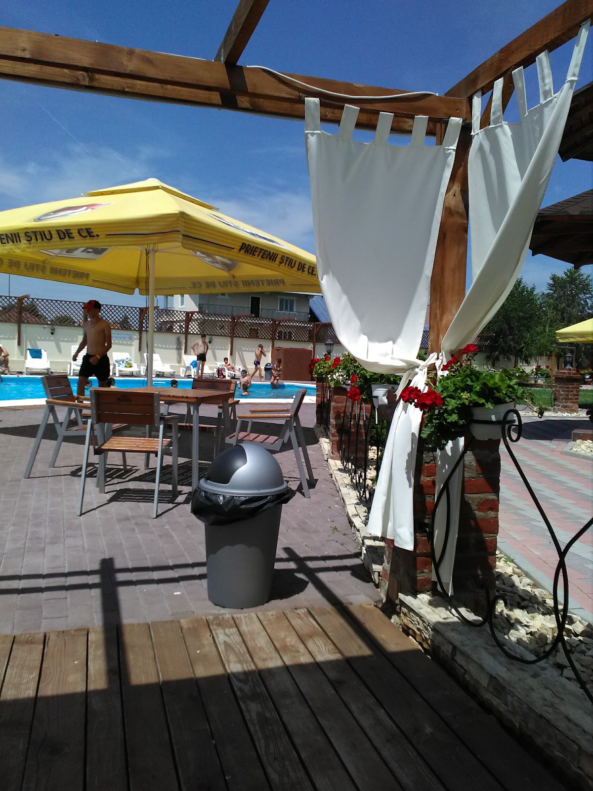Hanul Mare Baleni, Băleni-Români