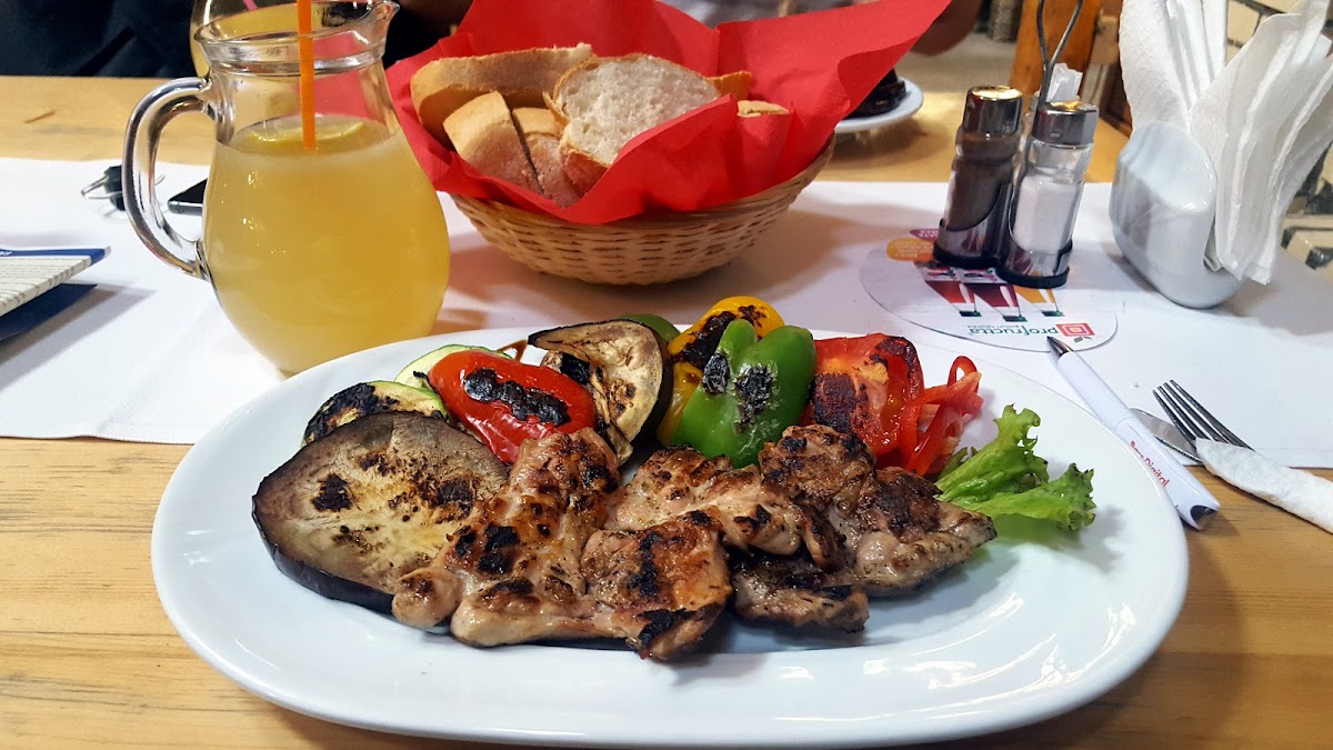 Hanul Românesc - foto 2