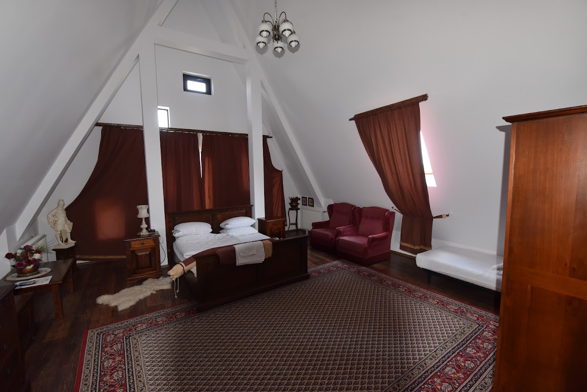 Hanul Voievozilor - foto 2