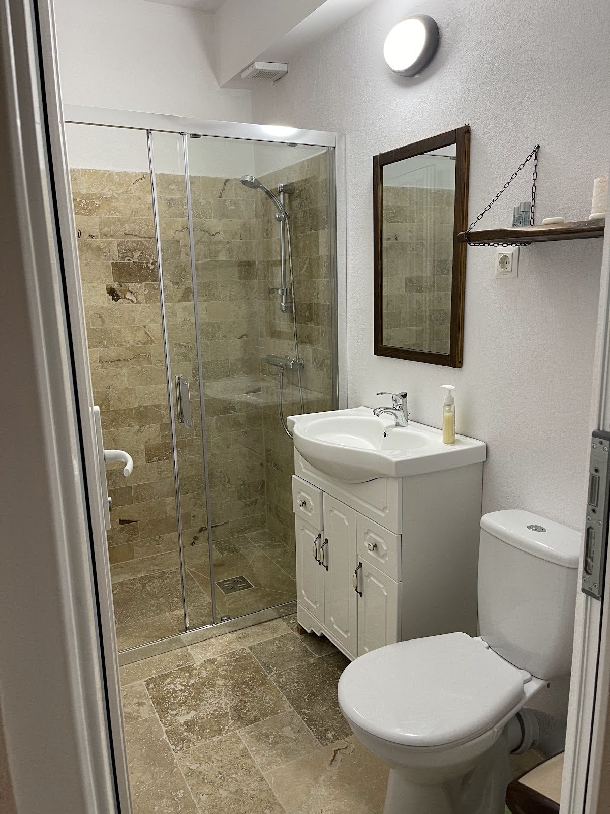 Hena Guest House