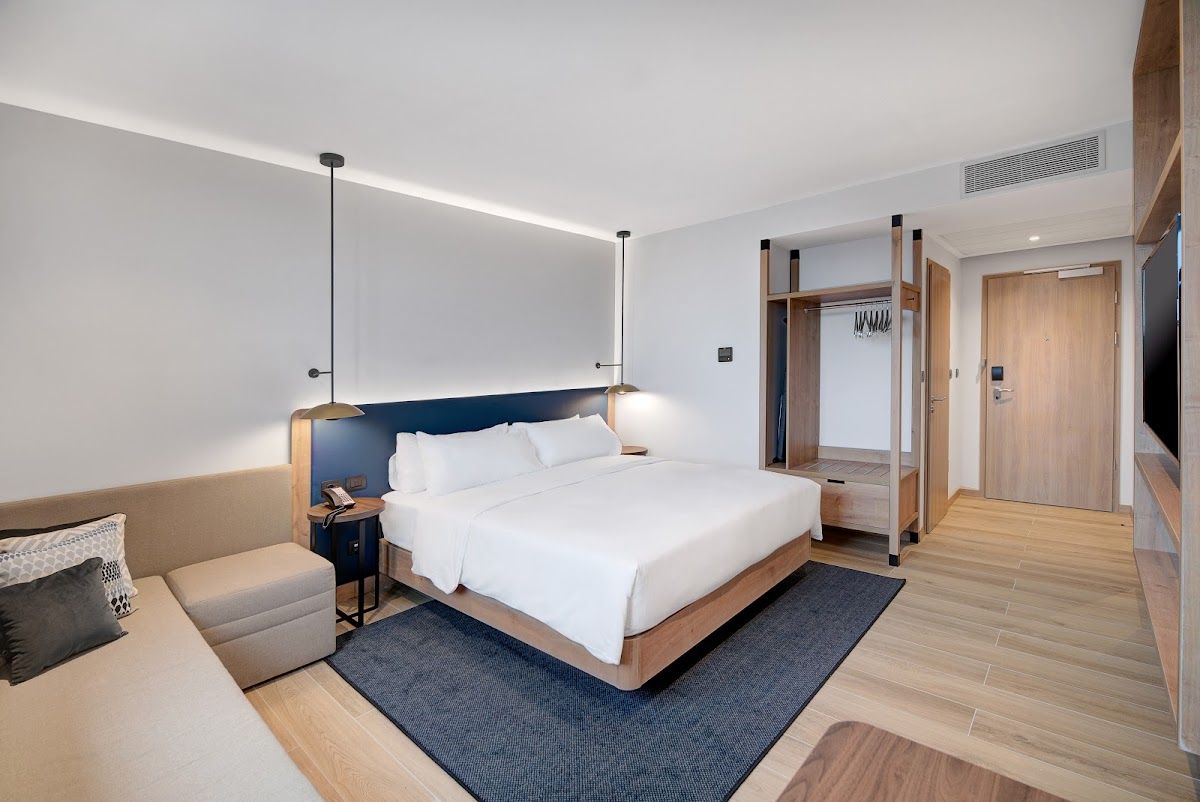 Hilton Garden Inn Aeroportul București - foto 2