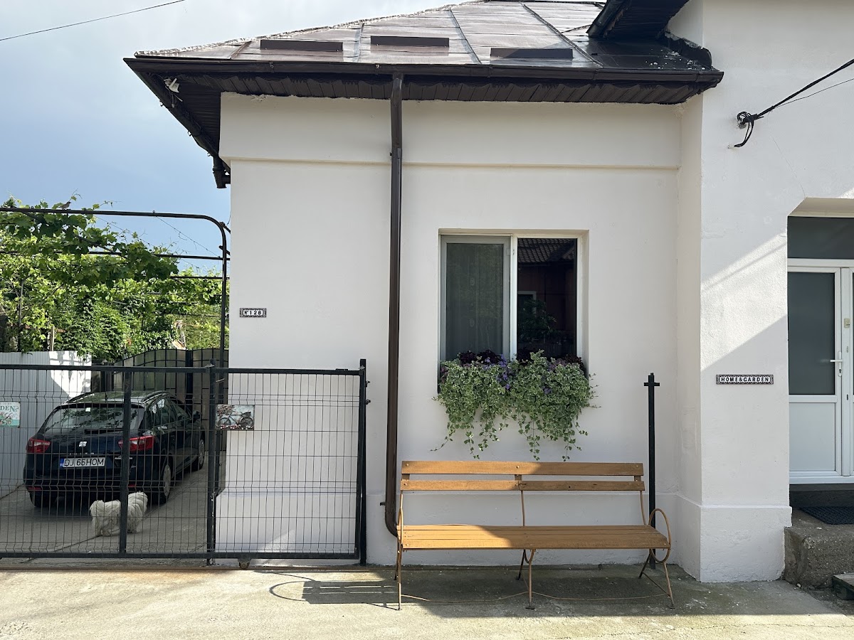 Home and Garden (EuroVelo6) - Pensiune, Hotel & Camping, Călăraşi