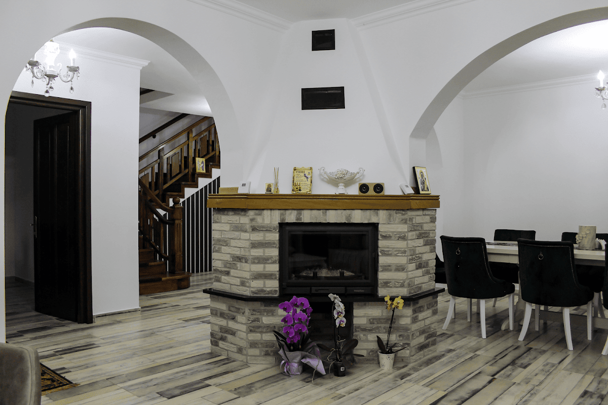 Home by YLY