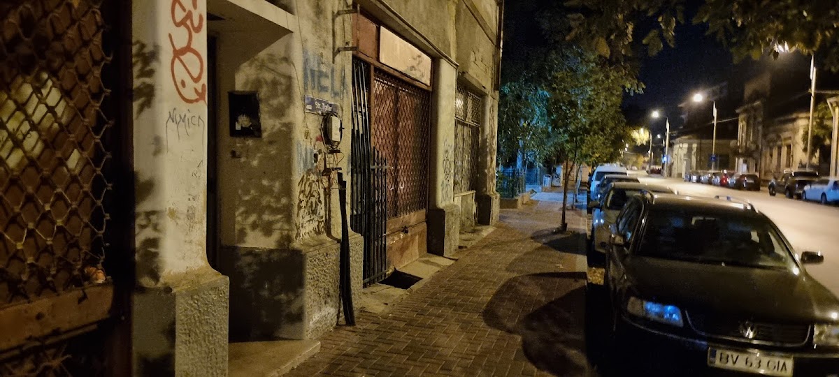 Hostel, Fake, Hotel, Cheater, AirBNB