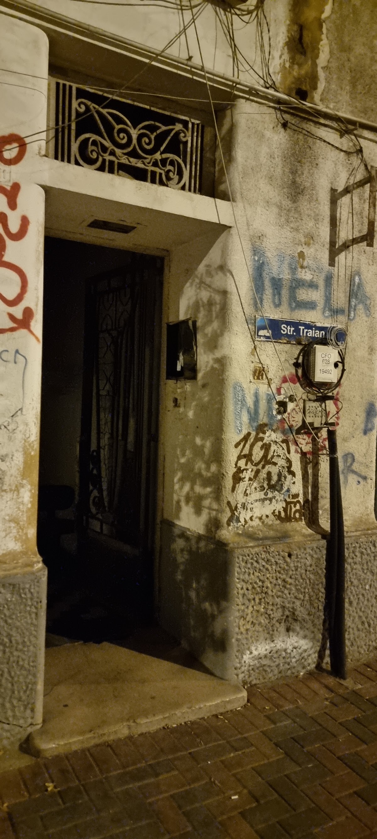 Hostel, Fake, Hotel, Cheater, AirBNB