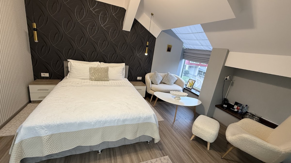 HOTEL - MARIA 4 STELE
