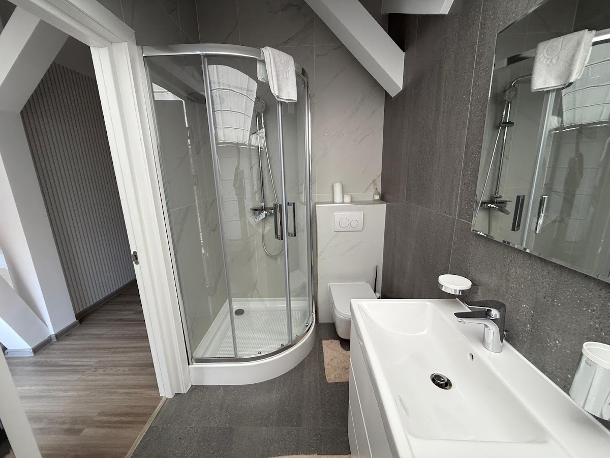 HOTEL - MARIA 4 STELE