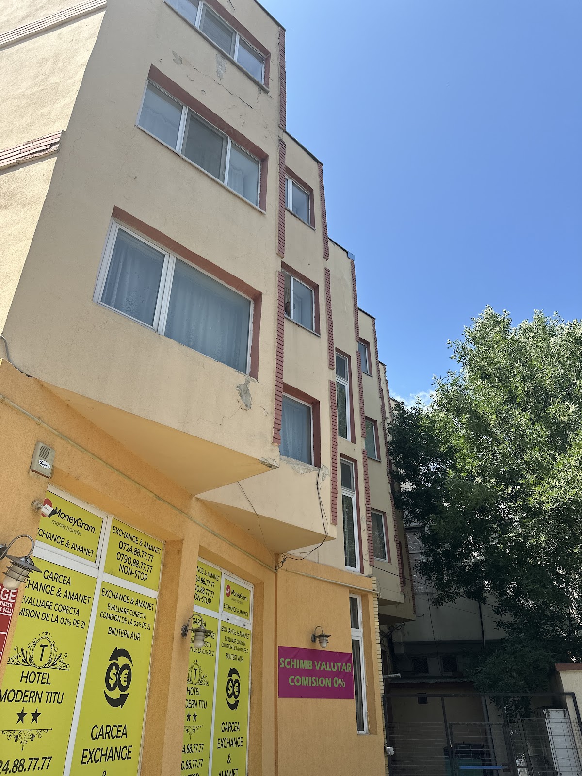 Hotel MODERN / Imobiliare Garcea Titu - foto 1