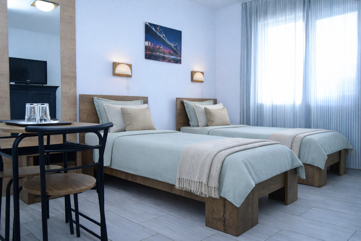 Hotel Road Rooms