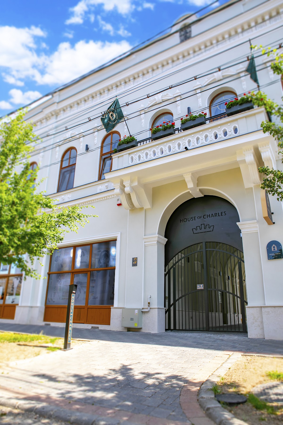 House of Charles - foto 1
