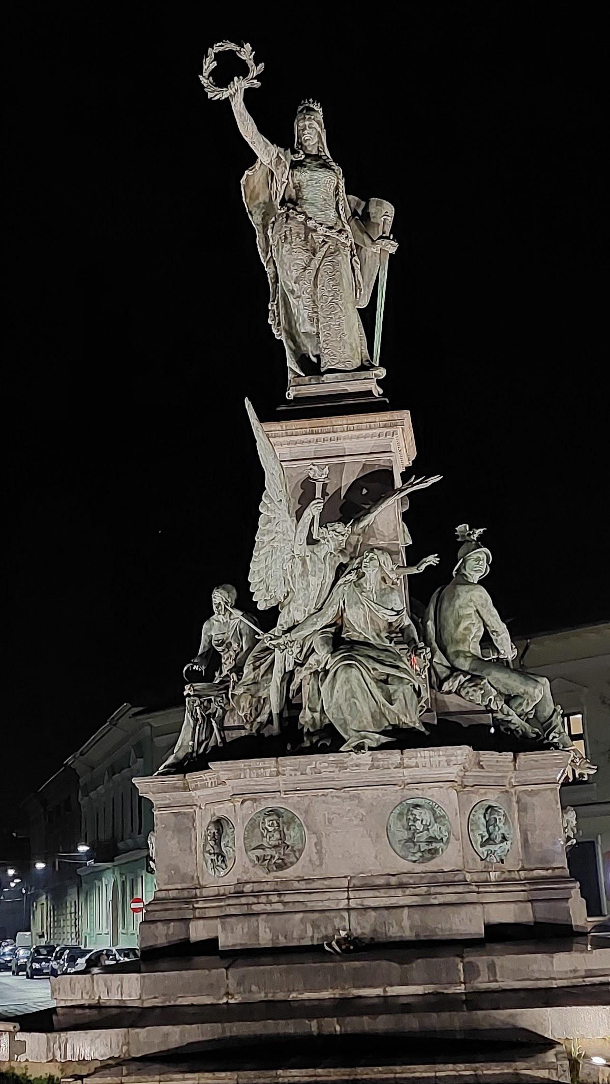 Statua della Libertà Ungherese - foto 3
