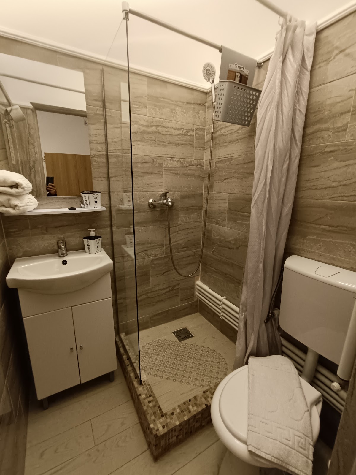 IDR HOUSE - Hébergement Buzau