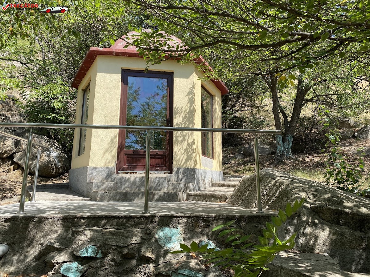 "Fântâna de Leac"泉 - foto 2